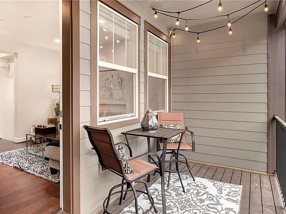 2nd image of 1335 Greenwich Walk NE