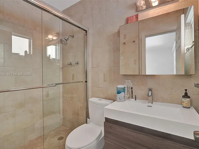2025 Alamanda Dr — Photo 22