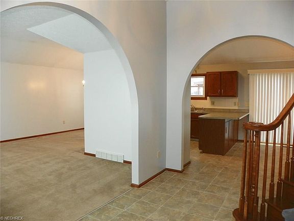 3rd image of 3058 Greenwich Ln