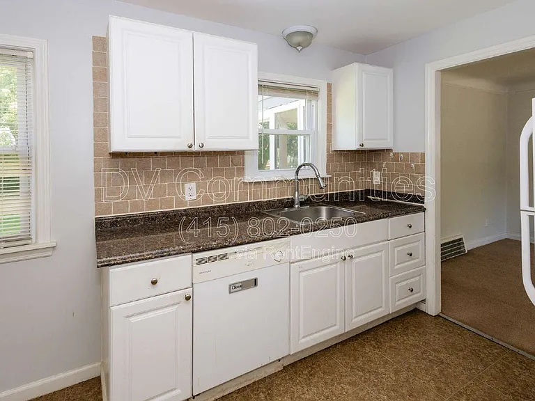4871 Oakland Dr — Photo 8