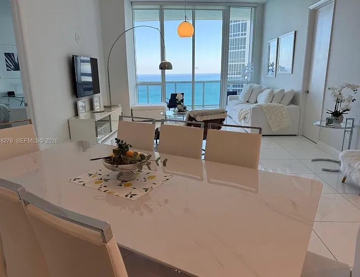 3 bed, 2106 sqft, $8,600 — Photo 2