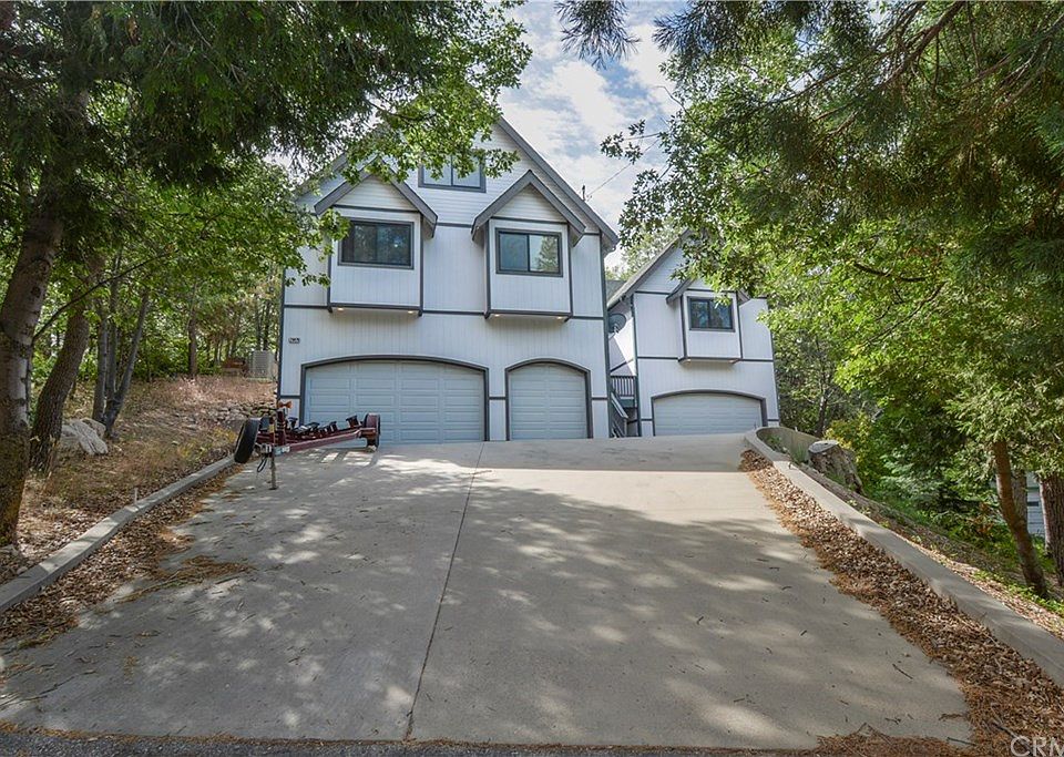 1st image of 26479 Hillcrest Ln