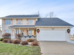 1321 Waldenwood Ln NE, Cedar Rapids, IA 52402