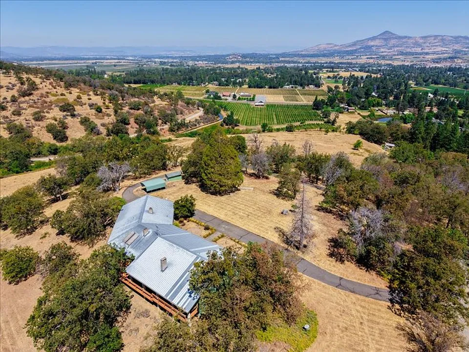 2275 Pioneer Rd