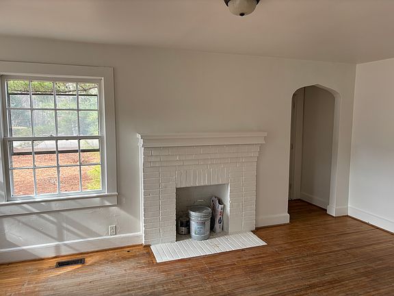 3rd image of 1502 Hawkins Ave