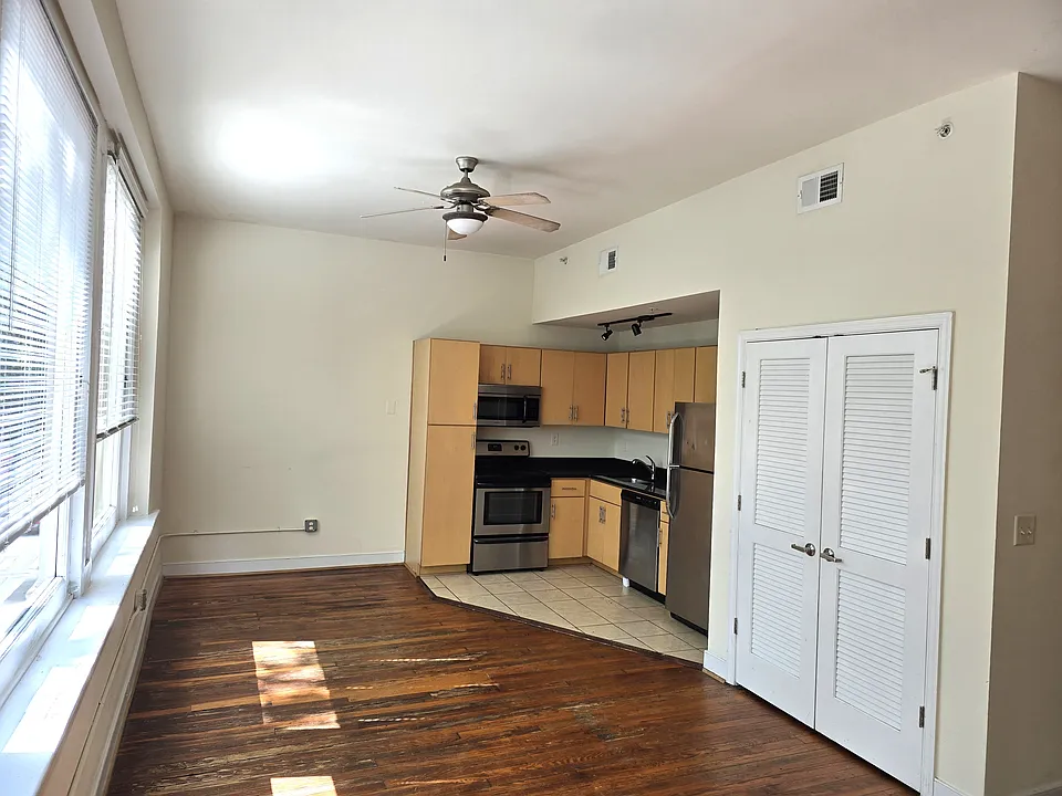 14 W Broad St #301