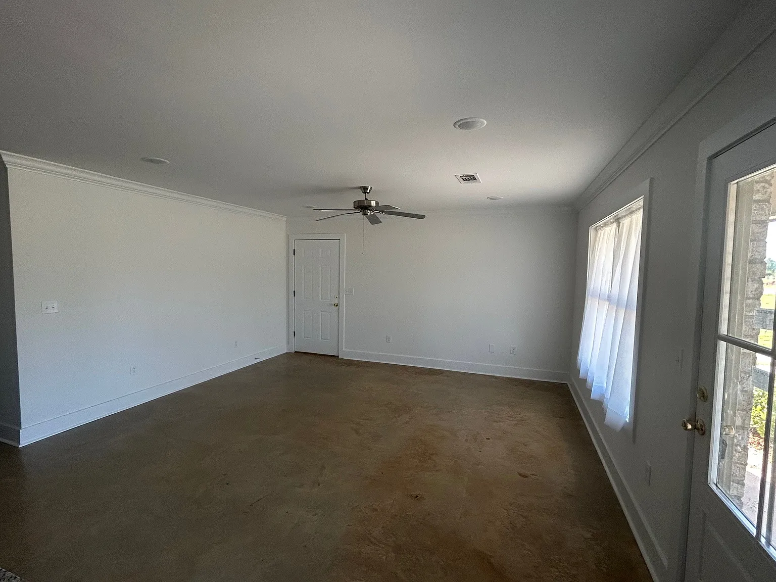 3 bed, 1354 sqft, $1,700 — Photo 4