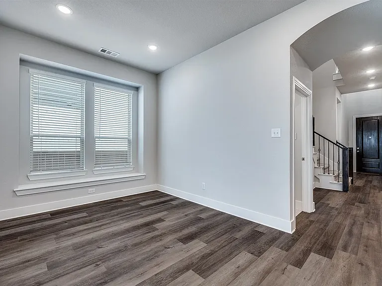4713 Honeysuckle Ct — Photo 9