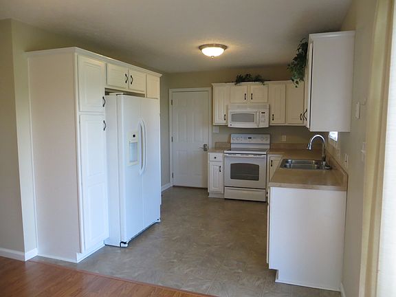 3rd image of 420 Redwood Way