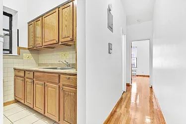 Rented by R New York