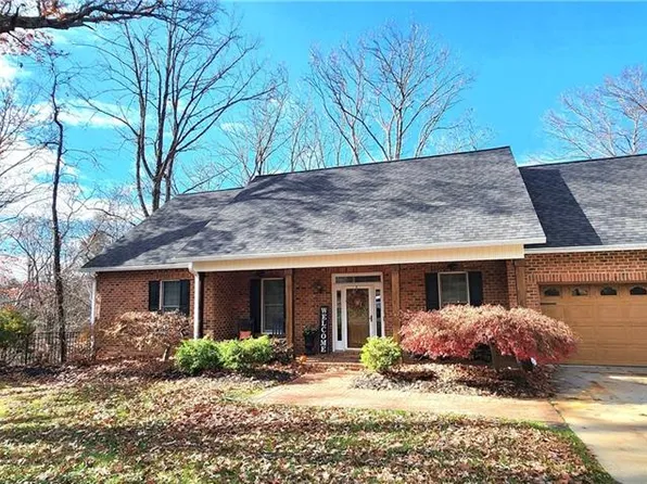 102 Oaklawn Rd, Mount Airy, NC 27030