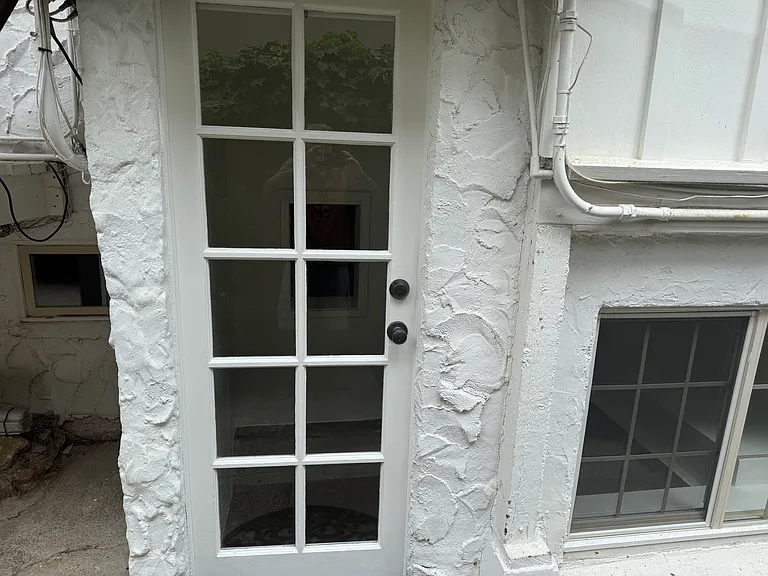 Burnside Pl — Photo 9