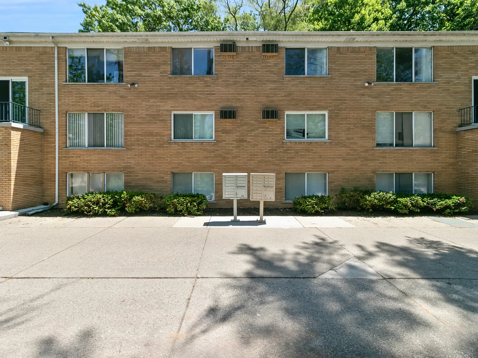 Lakeshore Apartments- New Baltimore — Photo 4