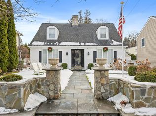 29 Sound Beach Ave, Old Greenwich, CT 06870