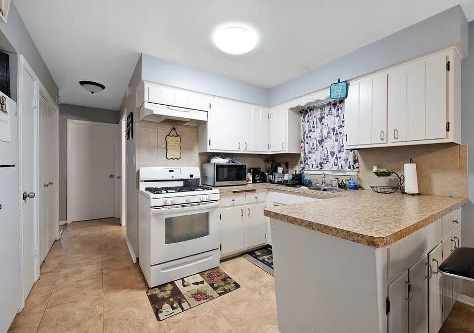 1st image of 7441 S Rockwell St Unit 1