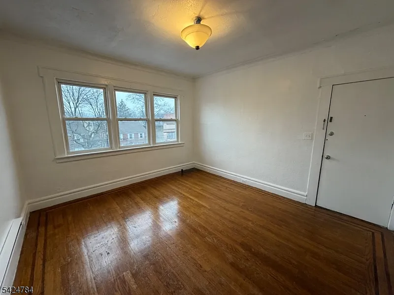 2 bed, 1.0 bath, $1,800 — Photo 2
