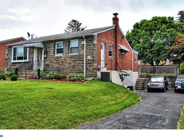 7807 Revere St, Philadelphia, PA 19152