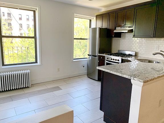 2nd image of 295 Wythe Ave #4