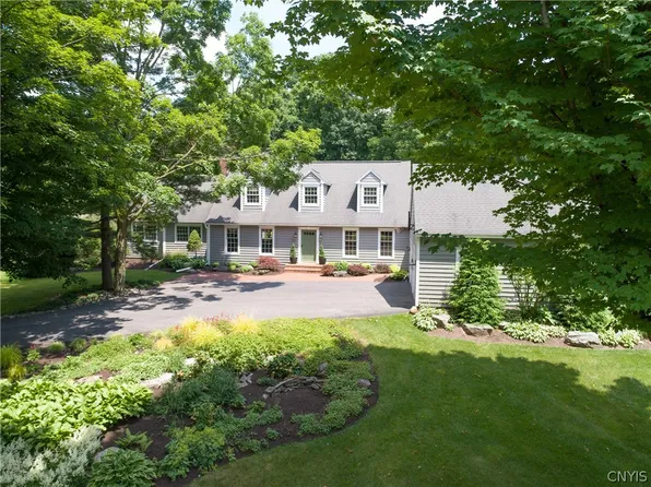 7108 Thorntree Hill Dr, Fayetteville, NY 13066