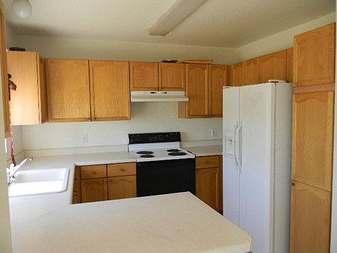 Kitchen- All appliances stay!