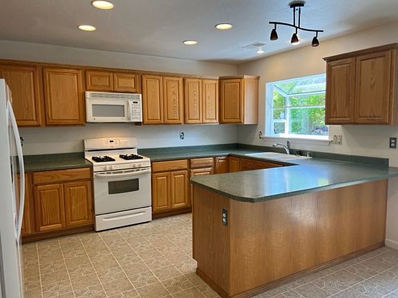 5th image of 6138 Beechwood Dr