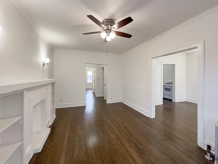 2633 W Ainslie St #4 — Photo 15