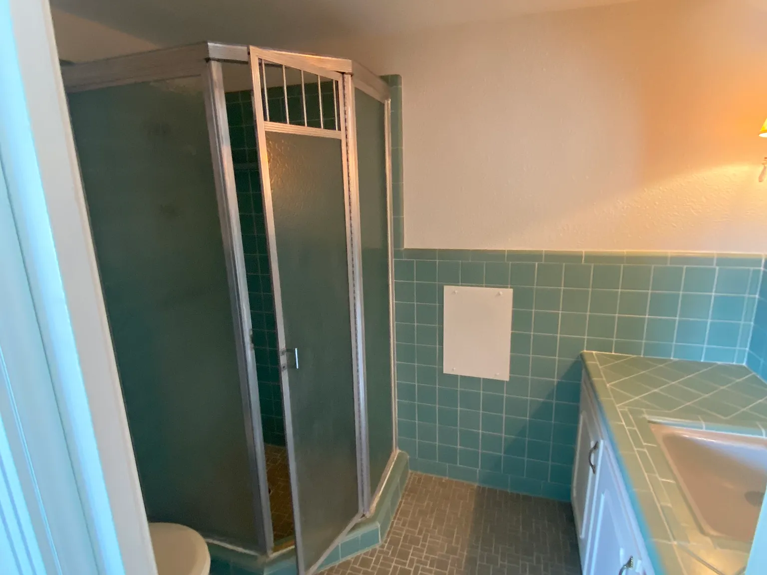 3 bed, 1982 sqft, $1,750 — Photo 1