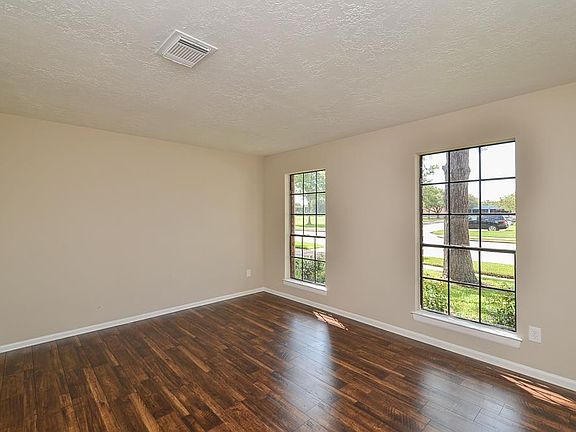 5th image of 15422 Willow River Dr