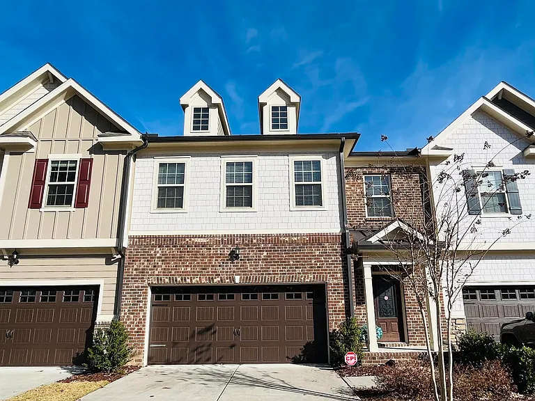 1869 Blue Jay Point — Photo 1