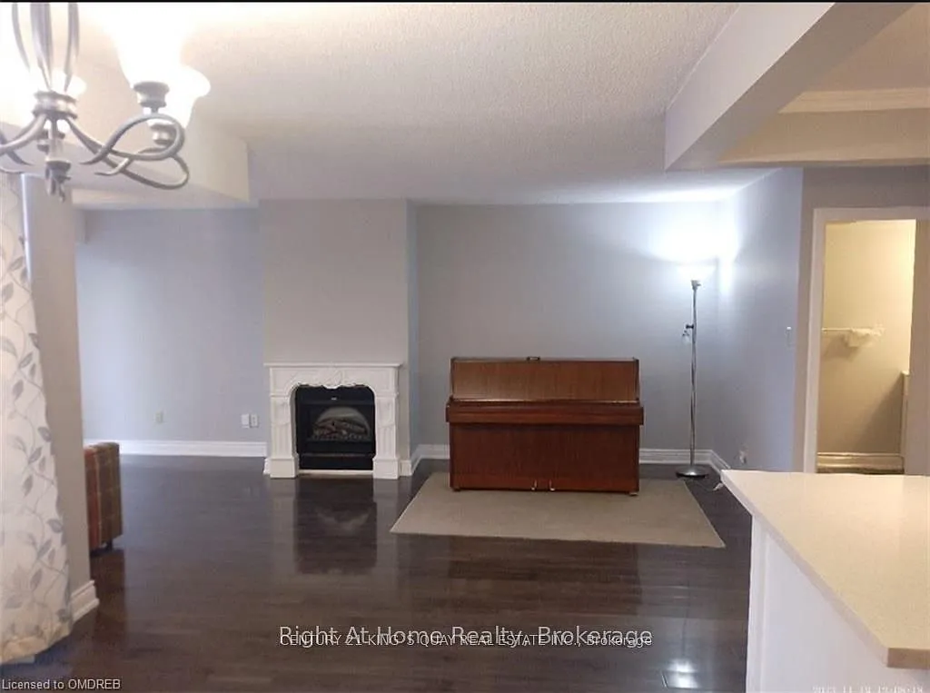 1300 Marlborough Ct — Photo 4