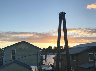 559 NE Bridgeton Rd, Portland, OR 97211