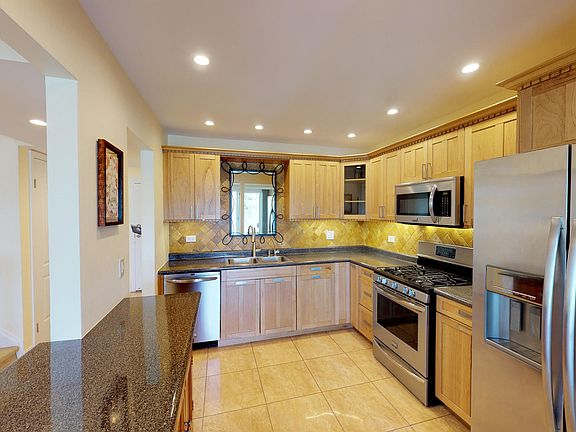 5th image of 255 Lakeshore Ln