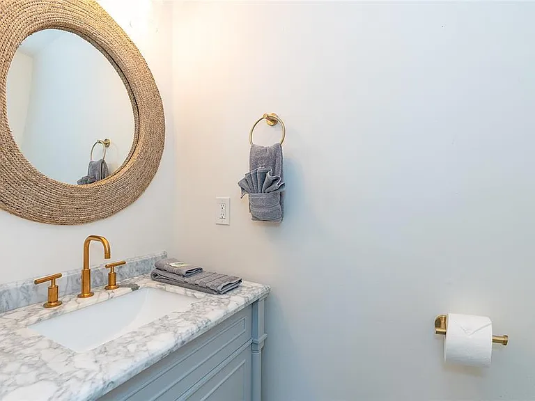 320 Anchor Row — Photo 34
