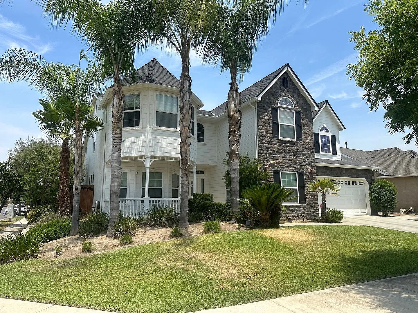 Lovely home in Visalia — Photo 1