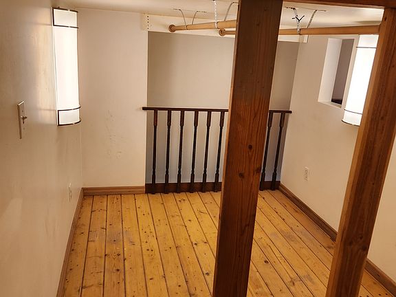 4th image of 23954 Newellhurst Cir NE #C