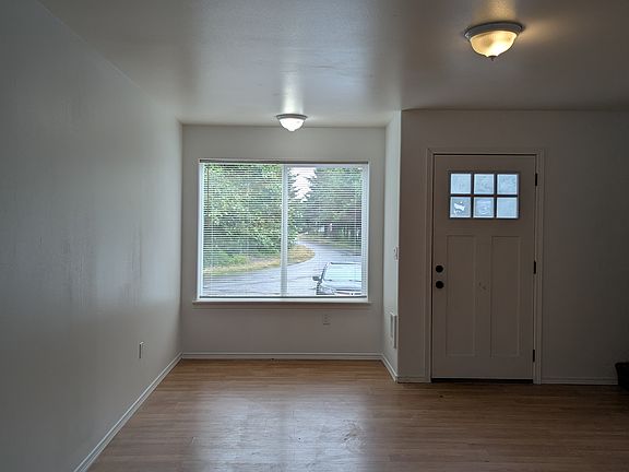 5th image of 553 Compass Ct NE #C