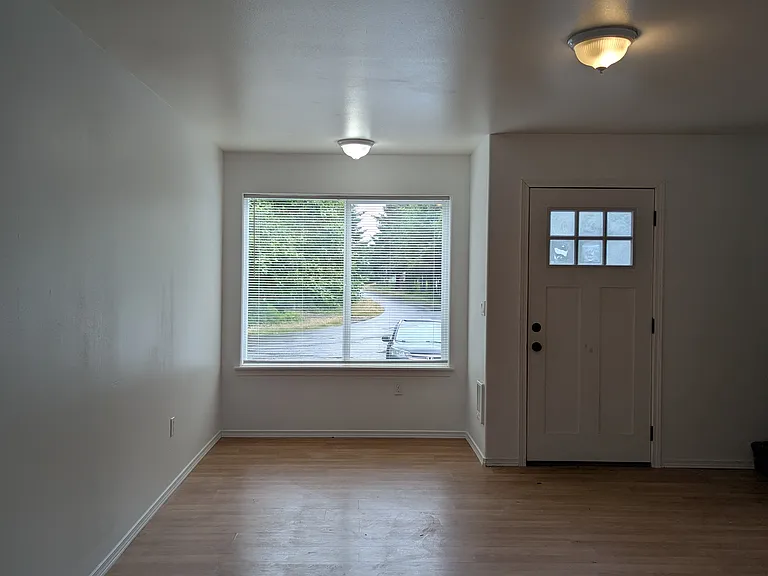 553 Compass Ct NE #C — Photo 4