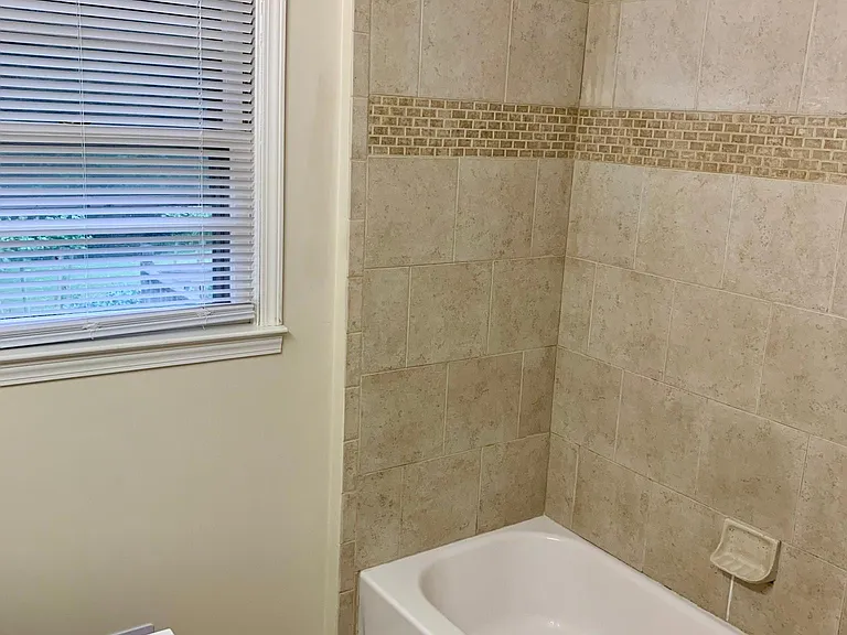 1410 Lucky Ln SW — Photo 12