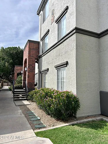 3302 N 7th St Photo 1