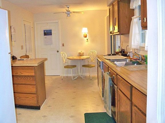 Eat-in Kitchen