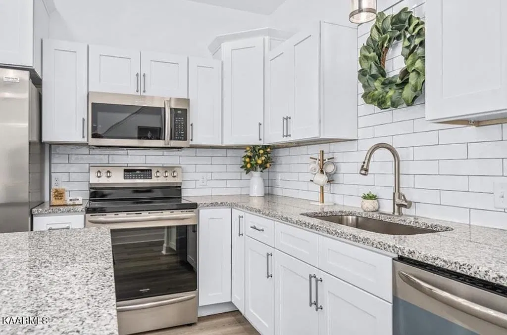 104 Eastside Dr — Photo 3