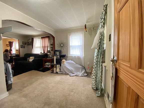 5th image of 2037 Charles St