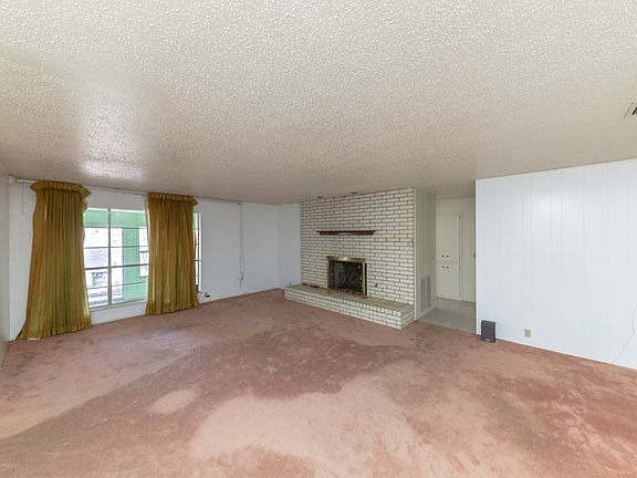 5th image of 3942 Monclair Ave