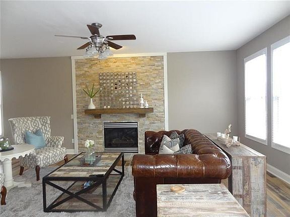 3rd image of 6813 Oleander Ct