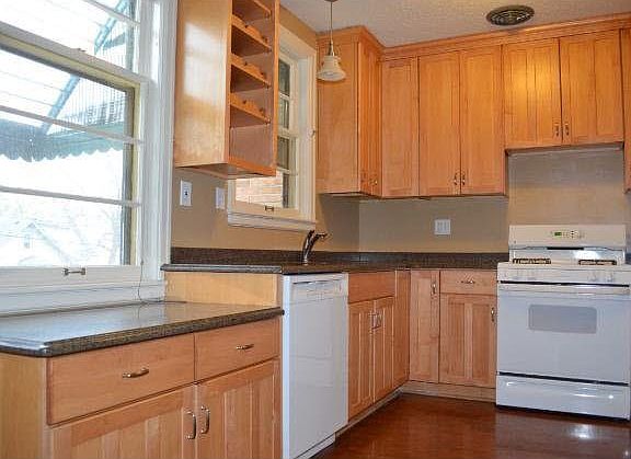 3rd image of 3527 Dupont Avenue S