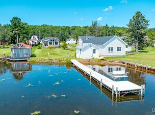 42720 Lakeshore Dr, Chassell, MI 49916