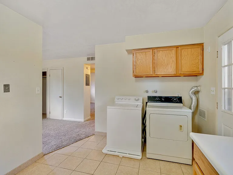 2108 Applewood Rd — Photo 9