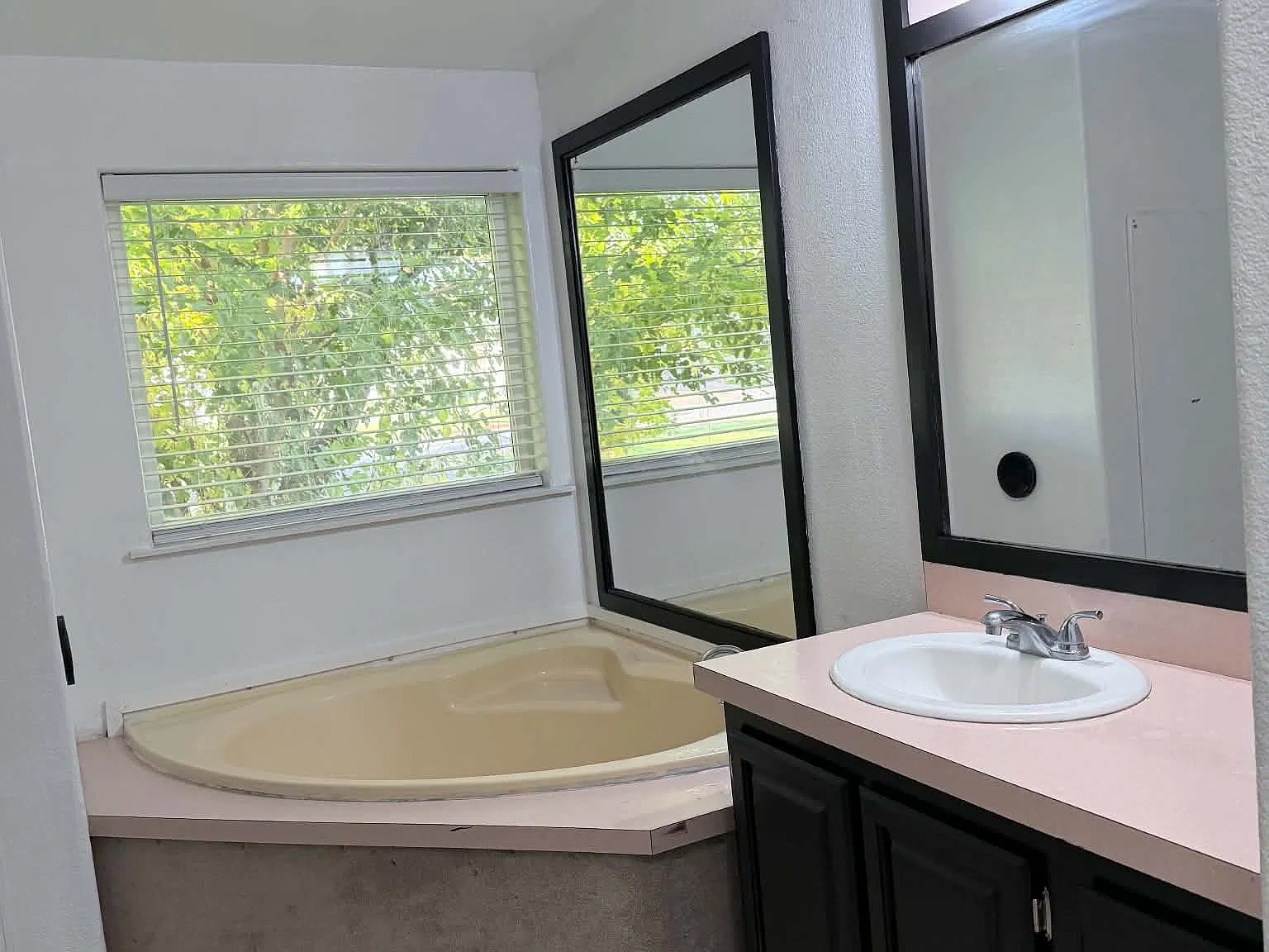 3 bed, 1400 sqft, $2,000 — Photo 4