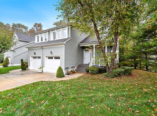 11 Buttermilk Ridge Rd, Atlantic Highlands, NJ 07716