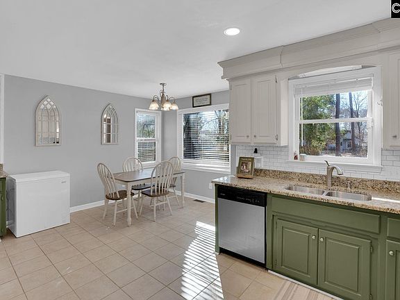 3rd image of 342 Saddlebrooke Ct
